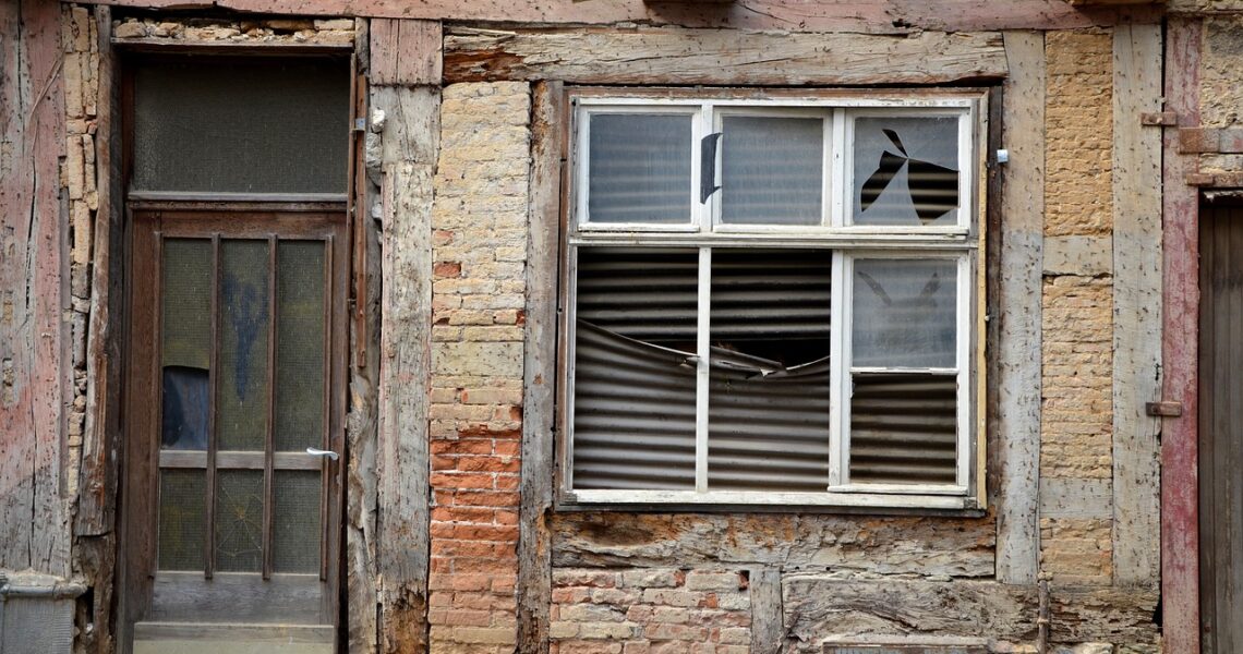 Les risques liés au dépannage vitrier : Ce que vous devez savoir